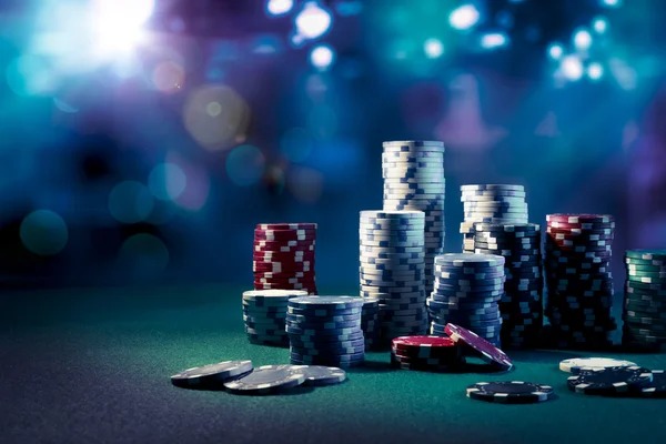 American Roulette wheel and betting layout on lapak303 live table