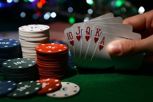 Top Trend Gaming interface showing slot games and live-dealer tables